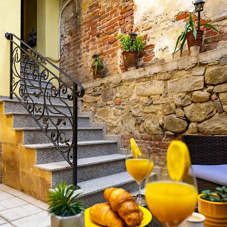 Private House In The Center Of *